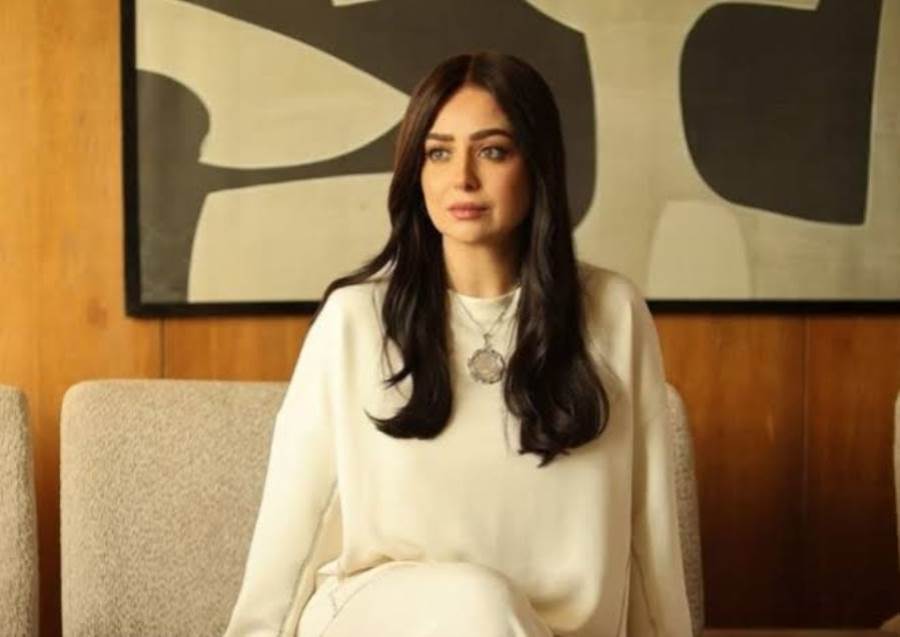 ظهور الفنانة هبة مجدي مع طاقمها الطبي من داخل المستشفى