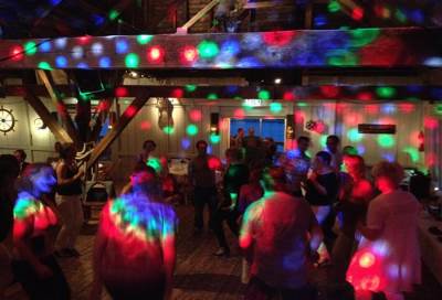 السماح بأول "ديسكو إسلامي" بماليزيا يمنع فيه النساء كشف بطونهن