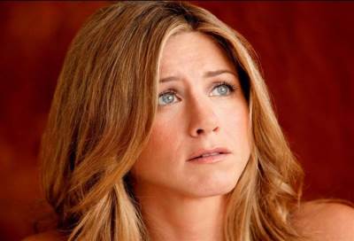 جنيفر أنستون تنفي بشدة خضوعها لعمليات تجميل 