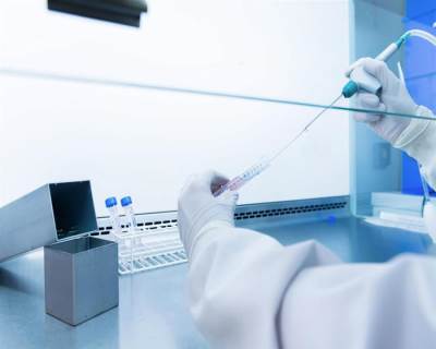 باحث لبناني يقترب من الوصول لعلاج للسرطان 