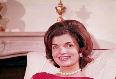  عقد جاكي كيندي الشهير بـ 137 جنيها استرلينيا فقط