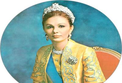 في برنامج تلفزيوني فرنسي .. امبراطورة إيران تبكي ابنتها وتقول ماذا كان عليّ أن أفعل بعد المصائب التي مررنا بها ؟  