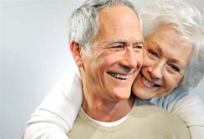 بعد أن لازم زوجته المريضة  .. رجل وزجته توفيا في نفس اليوم !