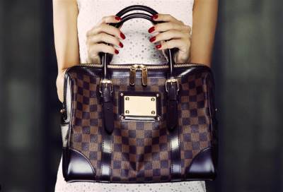 الإكسسوارات .. الأوكسجين الذي تتنفسه دور الأزياء