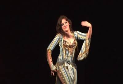 في الحفل الأول من هزّي يا نواعم .. خروج سهام من المغرب