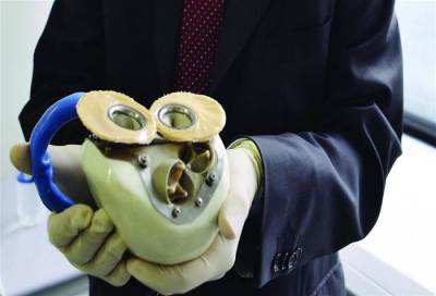 زراعة أول قلب اصطناعي بالكامل بإيطاليا 