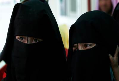 توحيد زي الممرضات في المستشفيات المصرية يثير جدلاً لمنع النقاب