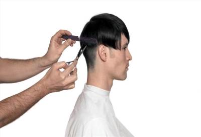 الرجال يقتحمون مجال العناية بالشكل من بوابة «الحلاقين»