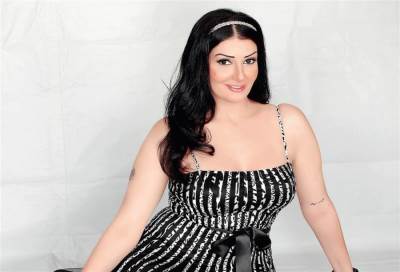 رغم أفلامها المثيرة للجدل .. طرد غادة عبد الرازق من شقتها بقوة الشرطة !!