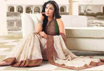 الساري الهندي .. تطورت أساليب ارتدائه وبقي سحره