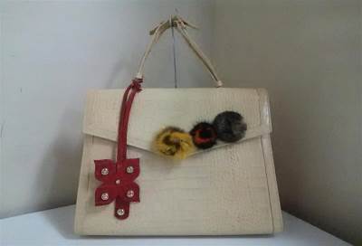 زوفي ألكسندر .. اسم كبير في عالم تصميم حقائب اليد