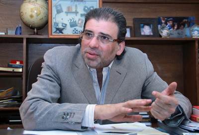 في رد مستفز من خالد يوسف  "المشاهد الجنسية في "الريس عمر حرب" شيء طبيعي"!! 