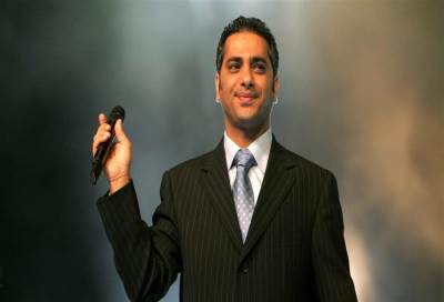 بإحيائه زفاف ابنتهما .. هل ينهي فضل شاكر خلافات حسين فهمي وميرفت أمين ؟