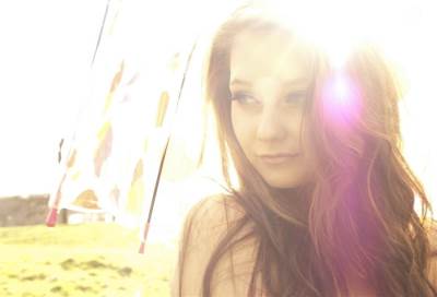 سيدتي .. الشمس في الصيف ضررها كبير علي شعرك