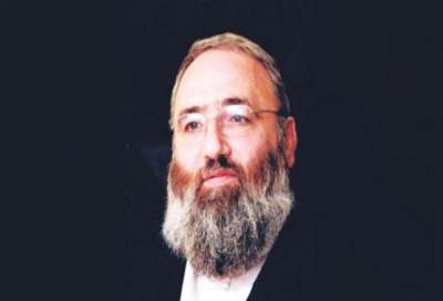 ابنة الشيخ عمر بكري .. تختار أن تكون راقصة تعر في بارات لندن