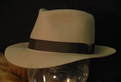 القبعة .. لكل شكل مناسبتها.. ولكل خامة ولون وقتهما