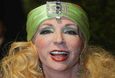 صباح .. تتراجع وتقسم أنها لم تخن أزواجها جنسيا ولا تخاف إهدار دمها