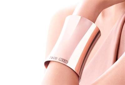 أستمرار موضة الأساور العريضة ..  بدون تجمل أو تكبل ليدك