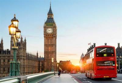 حادثة ربما تكون الاغرب في العالم .. بريطاني يلد شقيقه التوأم