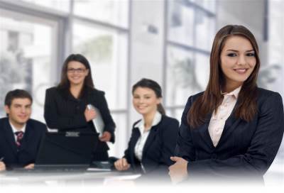 لماذا تسيء المرأة إلى المرأة في مجال العمل؟