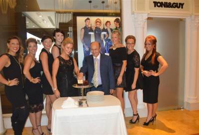 وفاة مؤسس إمبراطورية «توني آند غاي» العالمية لتصفيف الشعر