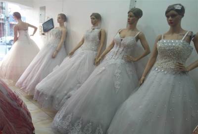 بسبب «الأسعار» السعوديات يفضلن «استئجار» فساتين الأفراح بدلا من شرائها