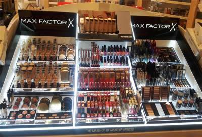 عرض مجوهرات وأعمال فنية تملكها عائلة ماكس فاكتور للبيع