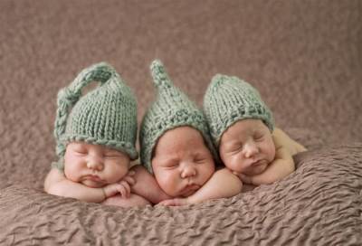 ستينية تحقق حلم الأمومة بـ 3 توائم بعد 44 عاماً من العقم