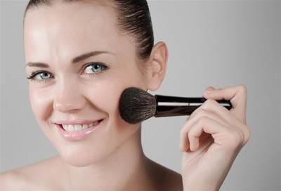 سيدتي .. كيف تعززين شبابك بالماكياج؟