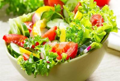 4 أسباب لتناول السلطات في رمضان