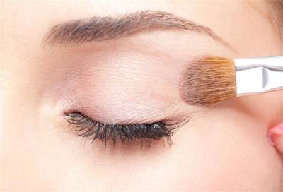 لأن العين عليها حارس .. إليكِ أفضل مكياج للعيون في 8 خطوات فقط