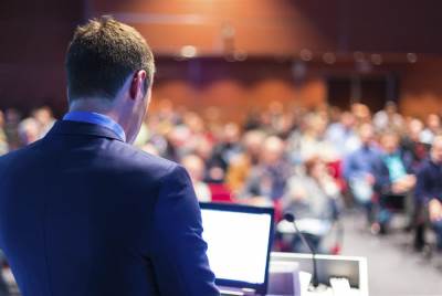 كيف تتغلب على الخوف من التحدث أمام الجمهور؟ 