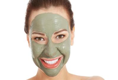 «الغاسول» المغربي .. شامبو للشعر وقناع مغذ للبشرة