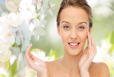 4 طرق .. لمعالجة 4 عيوب شائعة للبشرة