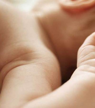  زرع ذراع لفتاة صغيرة في مرسيليا بعد حادث خطير 