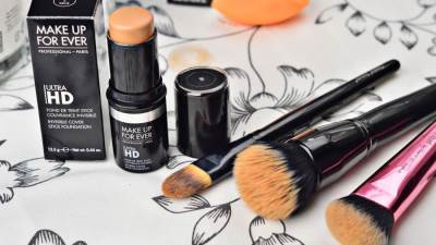 أدوات مكياج تزيدك جمالا وجاذبية وسحراً خاصاً