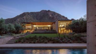 منزل في صحراء نيفادا .. يعانق نجوم السماء