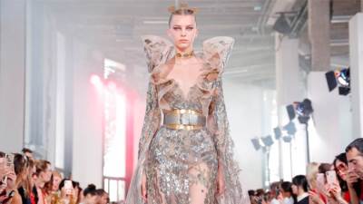 في موسم الـ«هوت كوتير» لربيع وصيف 2012 .. فرنسا لا تعترف بالتقشف وضعف اليورو