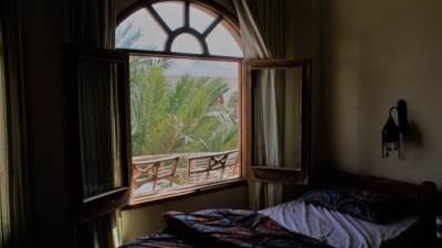 كيف تزيلين رائحة السجائر من الأقمشة؟