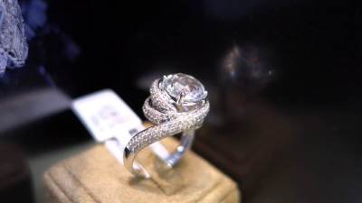 محمد شاويش ..  مصمم أول خاتم من الماس يقدر بـ43 مليون جنيه إسترليني