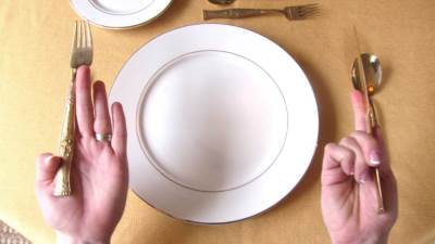 هالة فتحى: "الأتيكيت".. ليس معناه فقط كيفية الأكل بالشوكة والسكين.