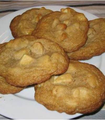 ولا أروع من بسكويت الشيكولاتة البيضاء والبندق