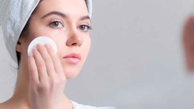 ما هي أكثر الأطعمة إضرارا ببشرتك؟