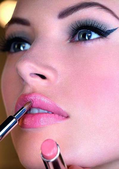 وضع الماكياج بطريقة خطأ يعطيك عمراً أكبر من عمرك الحقيقي