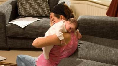 الدليل الكامل لأسباب وعواقب الاضطراب المزاجي الخفيف ما بعد الولادة