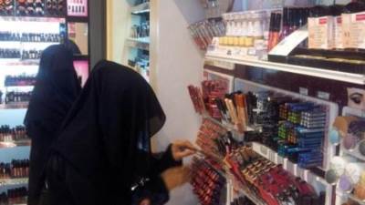 السعوديات ينفقن 480 مليون دولار سنويا علي مستحضرات التجميل