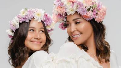 احتفالا بعيد الأم .. نجمات العالم مع ابنائهن