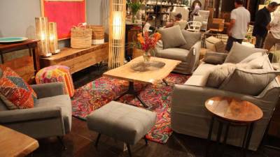 ديكور يعبر عن شخصية فريدة ..  بأستخدام أثاث يمزج القديم بالحديث