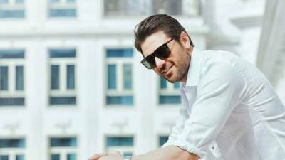 أحمد عز فى دبى لحضور العرض الخاص لـ "المصلحة"