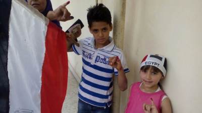 الأطفال يشاركون في الانتخابات الرئاسية.. بالحبر الفوسفوري